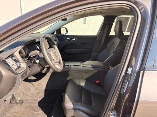 2025 Volvo XC60 B5 Core