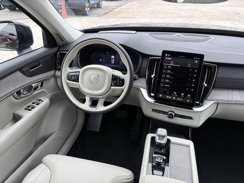 2026 Volvo XC90 B6 Ultra Dark Theme 7-Seater