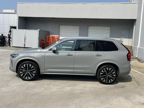 2025 Volvo XC90 B6 Plus 7-Seater
