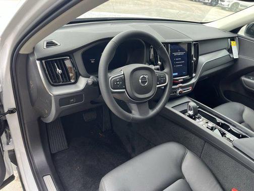 2025 Volvo XC60 B5 Core
