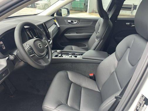 2025 Volvo XC60 B5 Core