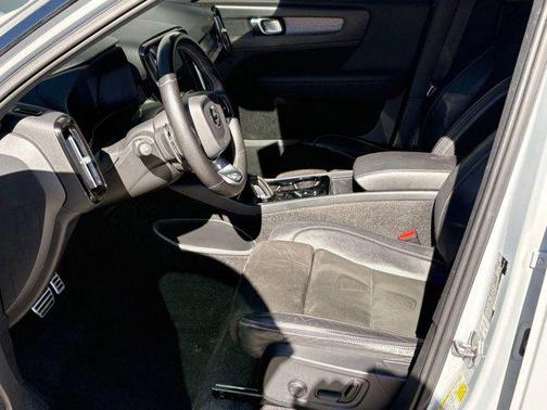 2020 Volvo XC40 T5 R-Design