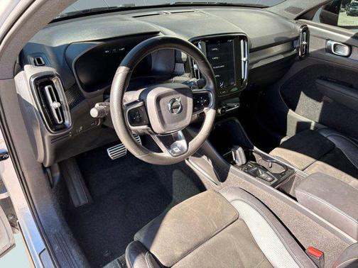 2020 Volvo XC40 T5 R-Design