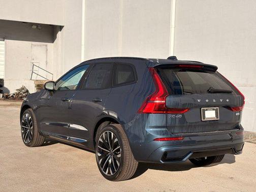 2026 Volvo XC60 B5 Ultra