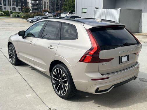 2026 Volvo XC60 B5 Ultra
