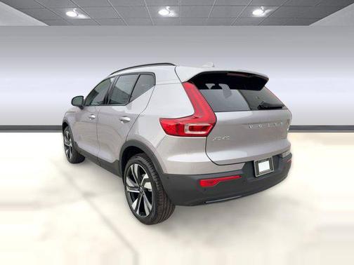2026 Volvo XC40 Ultra, B5 AWD Gas (mild hybrid), Dark