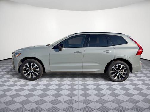 Vapour Grey Metallic 2024 Volvo XC60 B5 Plus Dark Theme