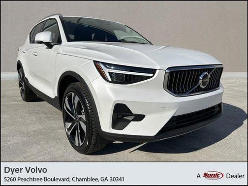 2025 Volvo XC40 B5 Plus Bright Theme