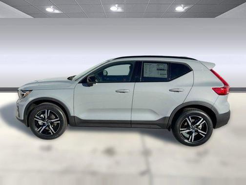 2026 Volvo XC40 Core, B5 AWD Gas (mild hybrid), Dark