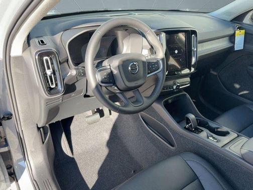 2026 Volvo XC40 Core, B5 AWD Gas (mild hybrid), Dark