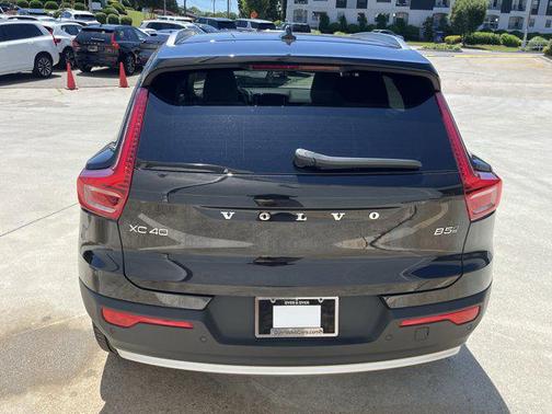 2025 Volvo XC40 B5 Plus Bright Theme