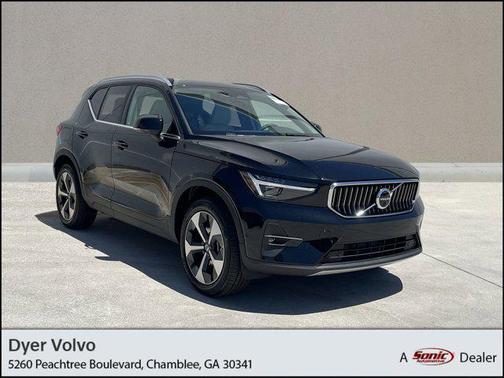 2025 Volvo XC40 B5 Plus Bright Theme