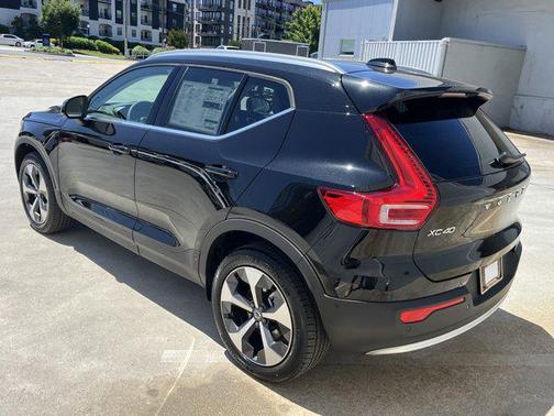 2025 Volvo XC40 B5 Plus Bright Theme