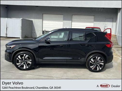 2025 Volvo XC40 B5 Plus Dark Theme