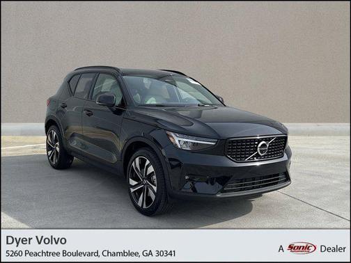 2025 Volvo XC40 B5 Plus Dark Theme