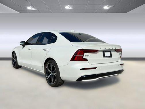 2024 Volvo S60 B5 Plus Dark Theme