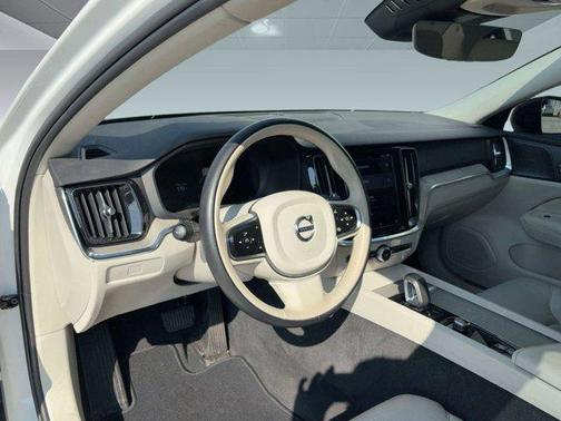 2024 Volvo S60 B5 Plus Dark Theme