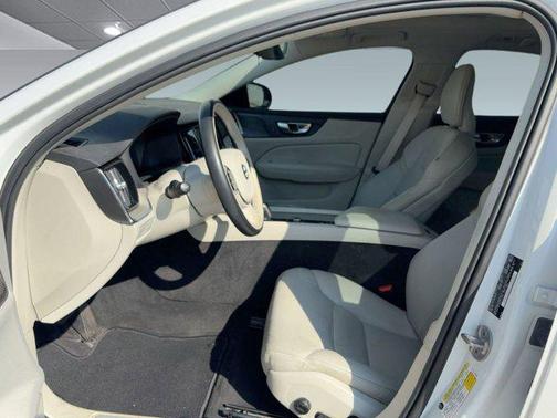 2024 Volvo S60 B5 Plus Dark Theme