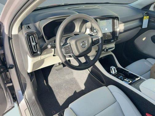 2026 Volvo XC40 B5 Ultra