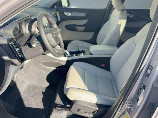 2026 Volvo XC40 B5 Ultra