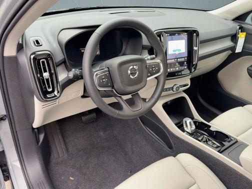 2026 Volvo XC40 Plus, B5 AWD Gas (mild hybrid), Dark