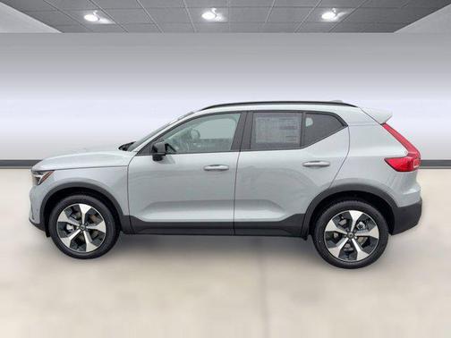 2026 Volvo XC40 Plus, B5 AWD Gas (mild hybrid), Dark