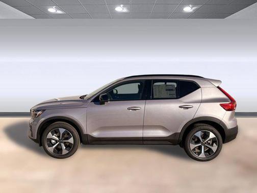 2026 Volvo XC40 B4 Core