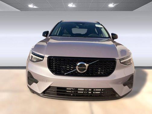 2026 Volvo XC40 B4 Core