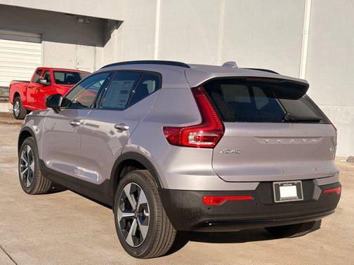 2026 Volvo XC40 B4 Core