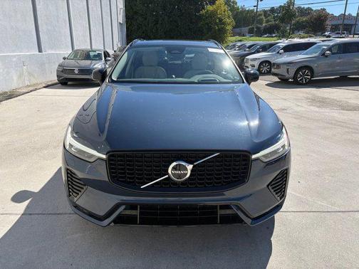 2023 Volvo XC60 B5 Ultimate Dark Theme