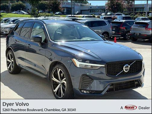2023 Volvo XC60 B5 Ultimate Dark Theme