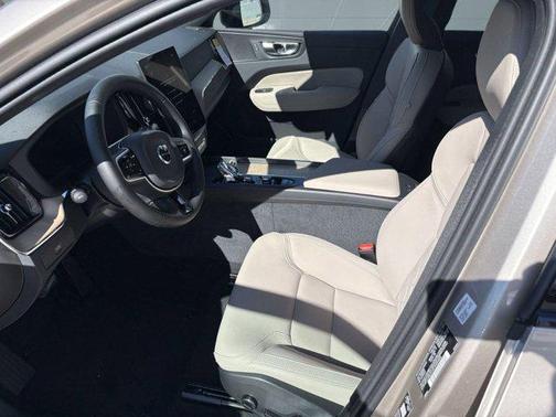 2026 Volvo XC60 B5 Core