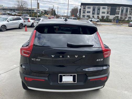 2025 Volvo XC40 B5 Ultra Bright Theme