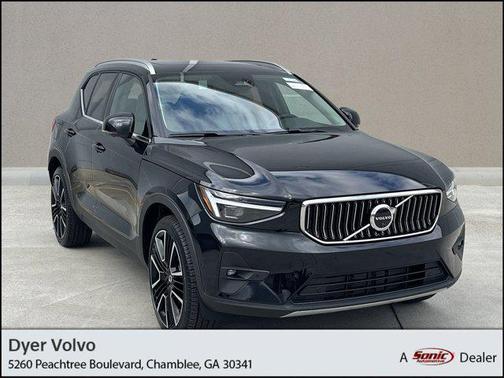 2025 Volvo XC40 B5 Ultra Bright Theme