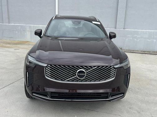 2025 Volvo XC90 B5 Core