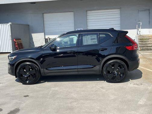2026 Volvo XC40 B5 Ultra Black Edition
