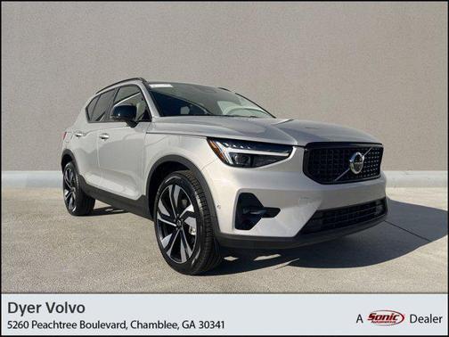 2025 Volvo XC40 B5 Ultra Dark Theme