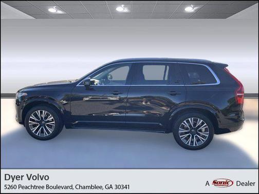 2022 Volvo XC90 T6 Momentum