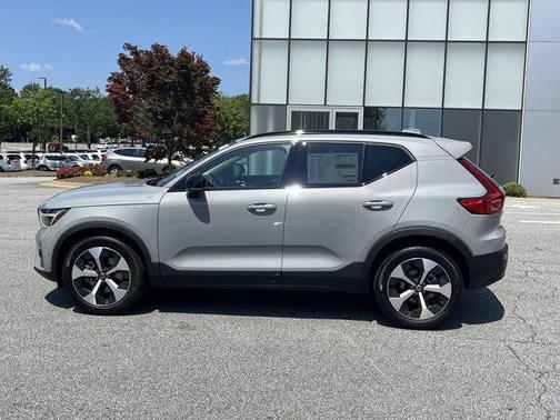 2026 Volvo XC40 B5 Plus