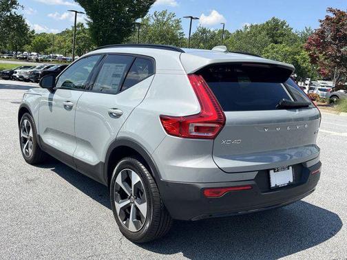 2026 Volvo XC40 B5 Plus