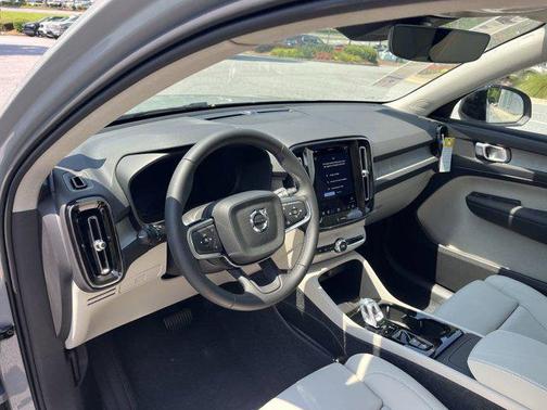 2026 Volvo XC40 B5 Plus