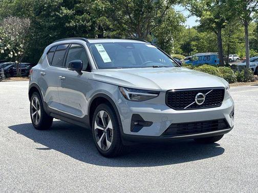 2026 Volvo XC40 B5 Plus