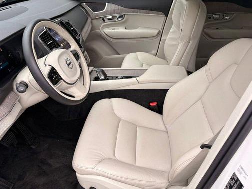 2023 Volvo XC90 Recharge Plug-In Hybrid T8 Plus Dark Theme 7-Seater