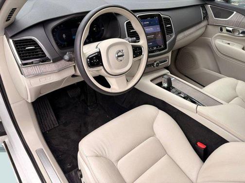 2023 Volvo XC90 Recharge Plug-In Hybrid T8 Plus Dark Theme 7-Seater