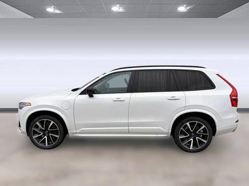 2023 Volvo XC90 Recharge Plug-In Hybrid T8 Plus Dark Theme 7-Seater