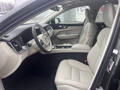 2025 Volvo XC60 B5 Core