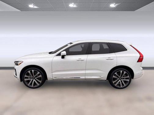 2023 Volvo XC60 B5 Ultimate Bright Theme