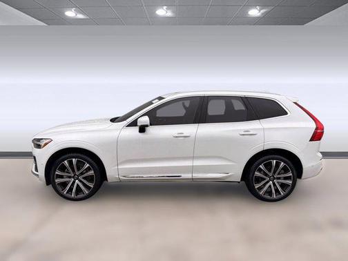 2023 Volvo XC60 B5 Ultimate Bright Theme