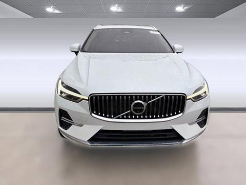 2023 Volvo XC60 B5 Ultimate Bright Theme