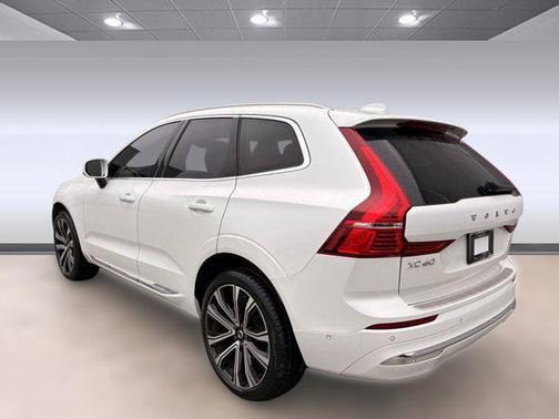 2023 Volvo XC60 B5 Ultimate Bright Theme